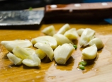 Peeled garlic