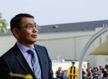 He Chao receiving the Global Service Award