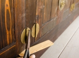 Nailing on the hinge