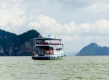 Cruise boat